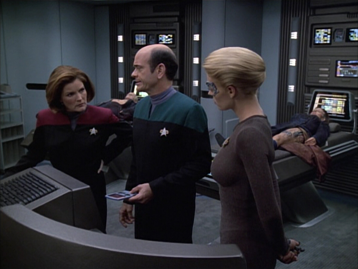 extant_StarTrek_VOY_6x02-SurvivalInstinct_01585.jpg