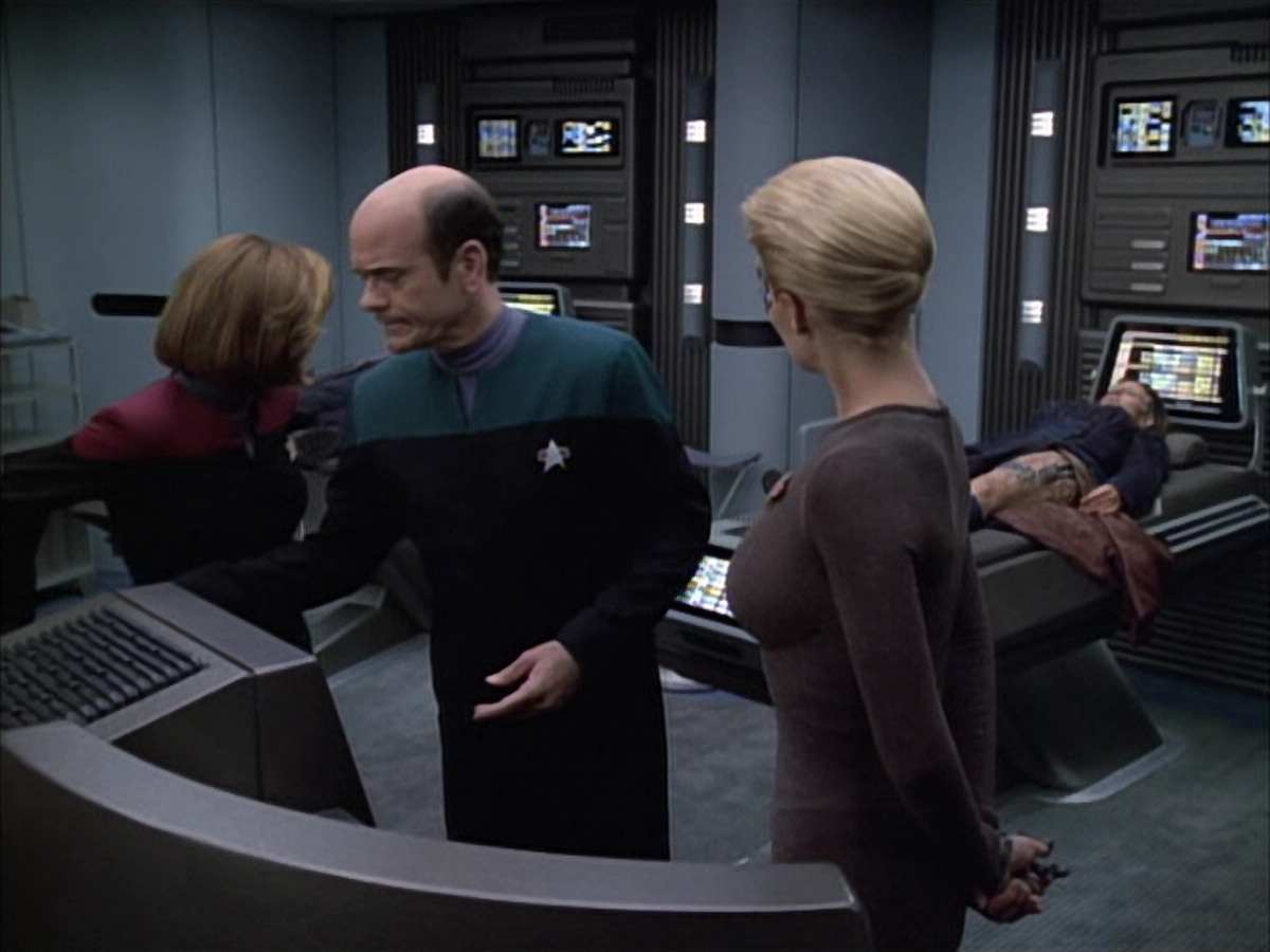 extant_StarTrek_VOY_6x02-SurvivalInstinct_01589.jpg