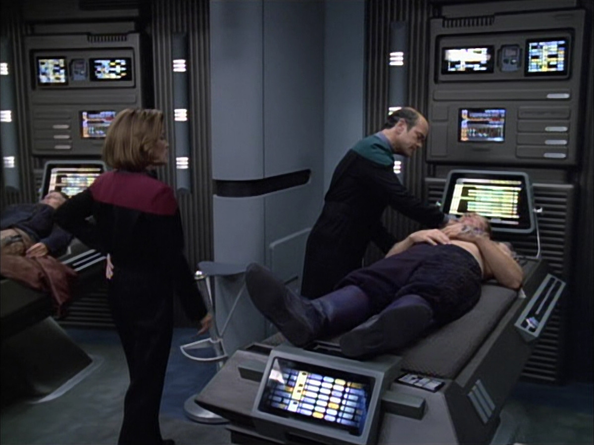 extant_StarTrek_VOY_6x02-SurvivalInstinct_01595.jpg