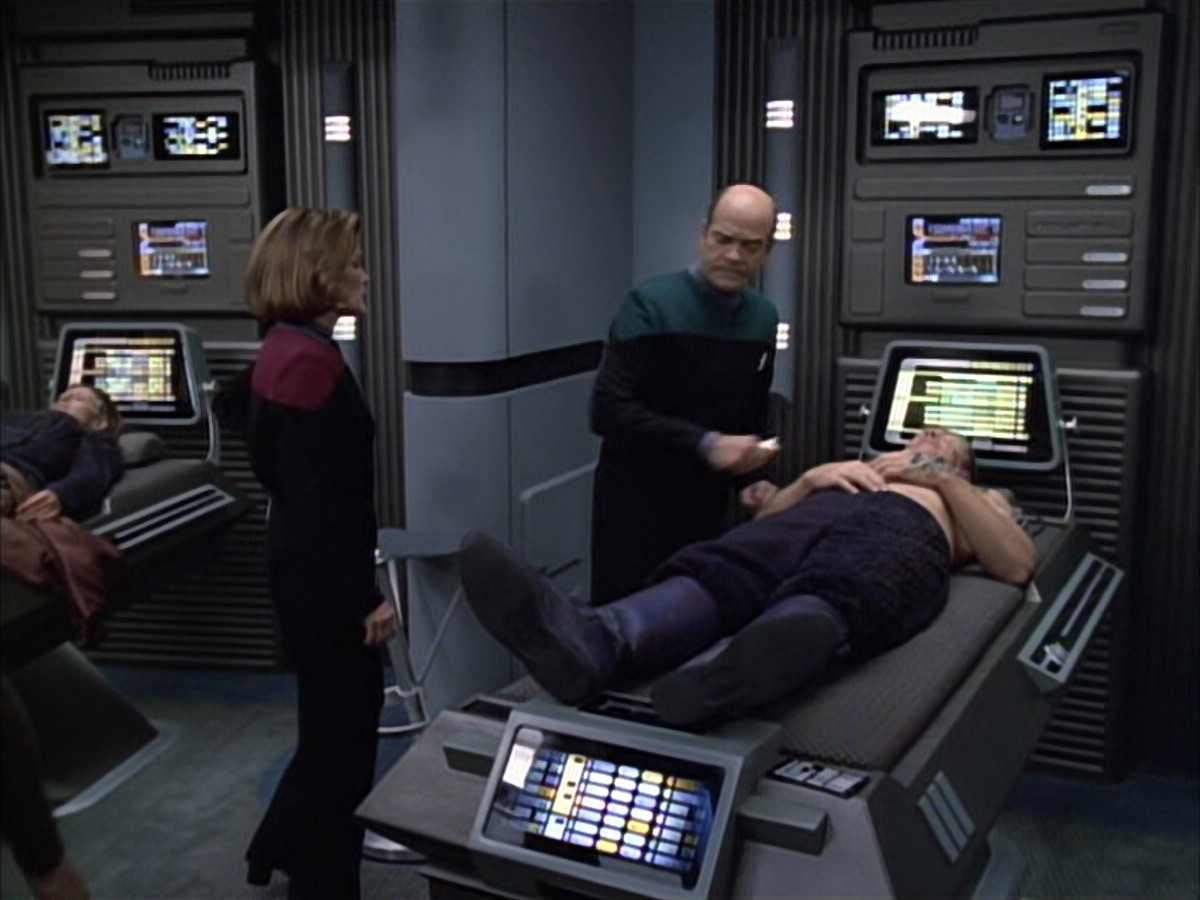extant_StarTrek_VOY_6x02-SurvivalInstinct_01596.jpg