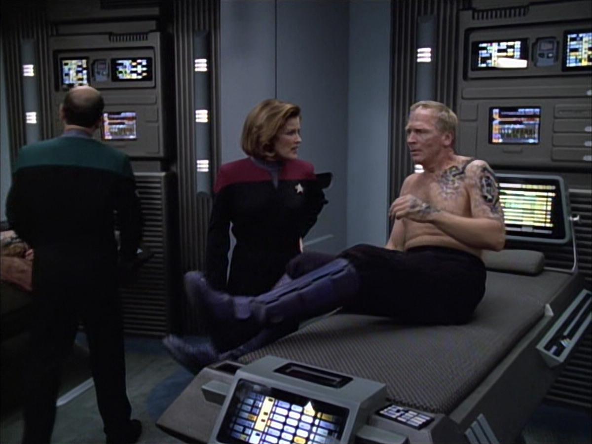 extant_StarTrek_VOY_6x02-SurvivalInstinct_01601.jpg