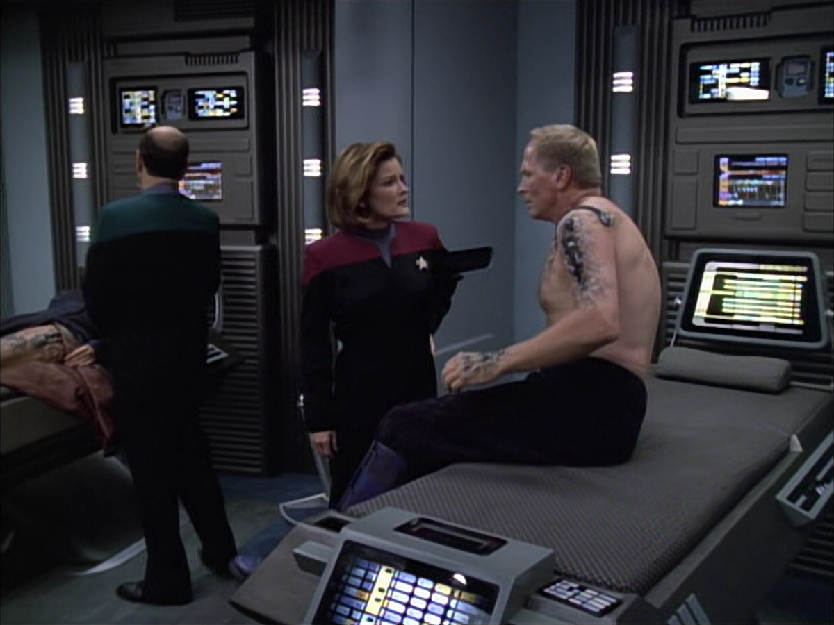 extant_StarTrek_VOY_6x02-SurvivalInstinct_01602.jpg