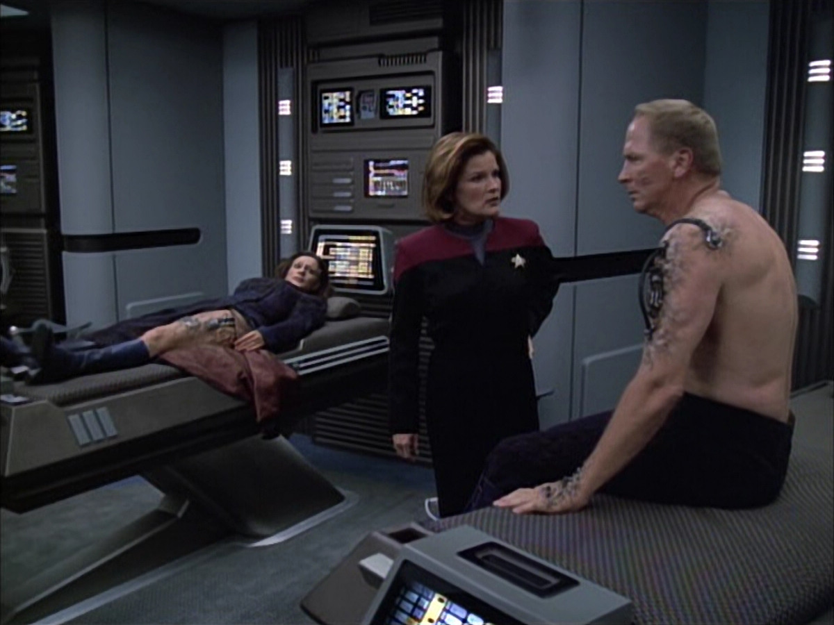extant_StarTrek_VOY_6x02-SurvivalInstinct_01608.jpg
