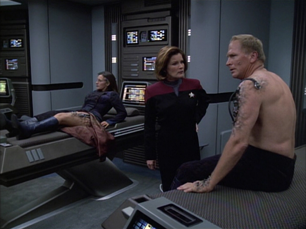 extant_StarTrek_VOY_6x02-SurvivalInstinct_01610.jpg