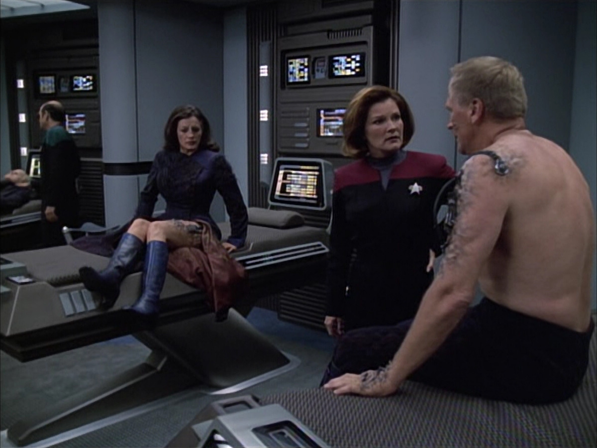 extant_StarTrek_VOY_6x02-SurvivalInstinct_01614.jpg