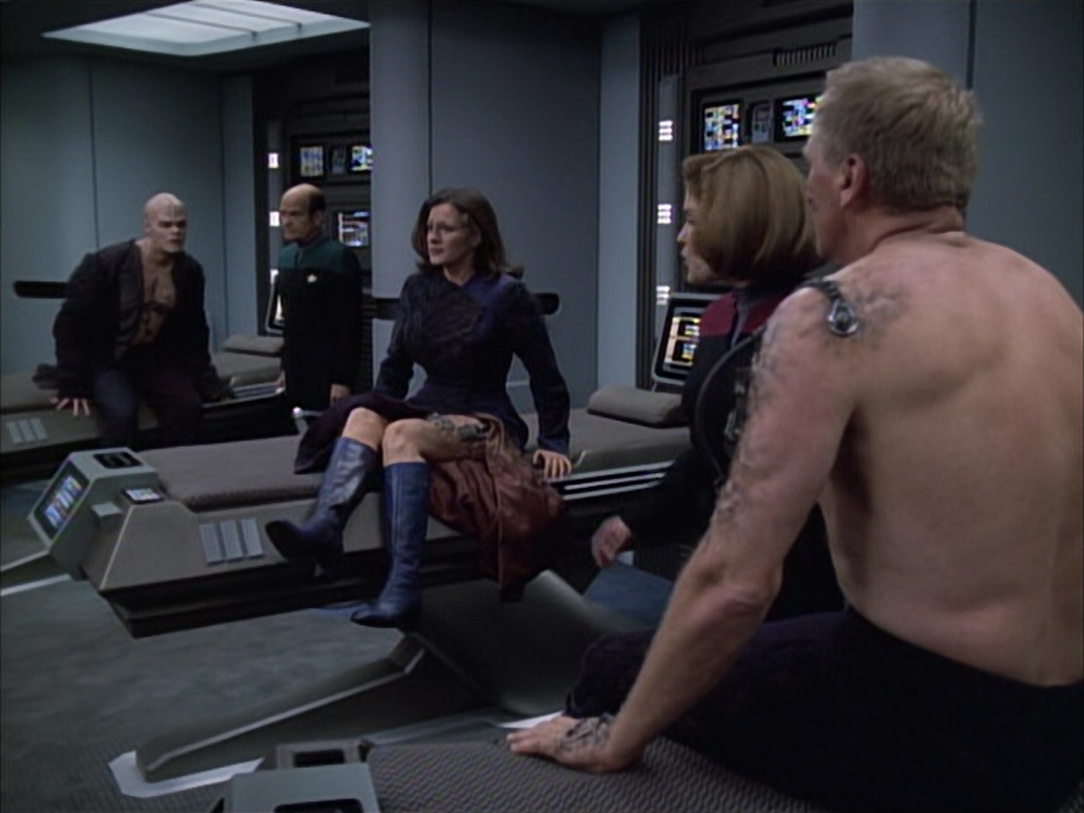 extant_StarTrek_VOY_6x02-SurvivalInstinct_01621.jpg