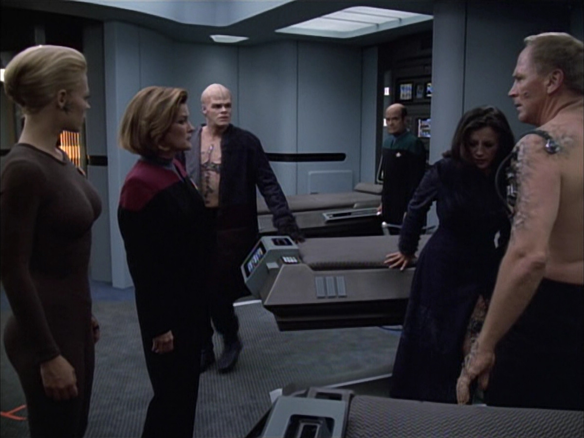 extant_StarTrek_VOY_6x02-SurvivalInstinct_01628.jpg
