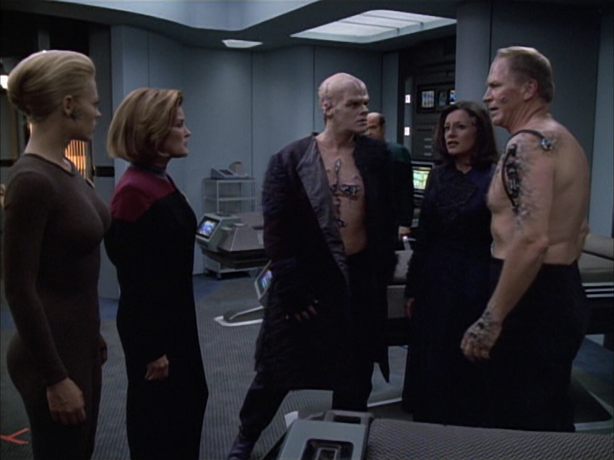 extant_StarTrek_VOY_6x02-SurvivalInstinct_01632.jpg