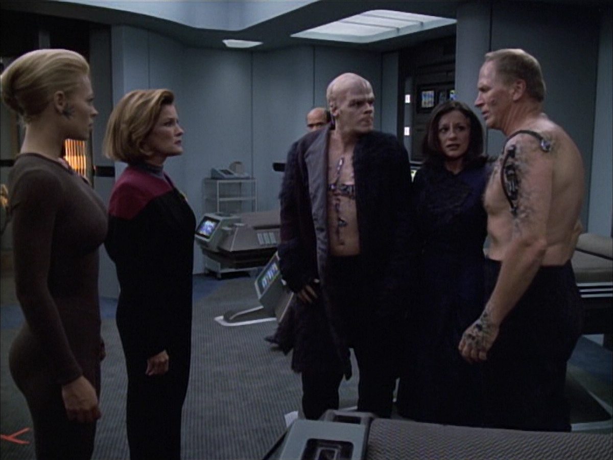 extant_StarTrek_VOY_6x02-SurvivalInstinct_01634.jpg