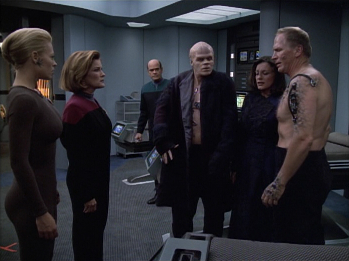 extant_StarTrek_VOY_6x02-SurvivalInstinct_01635.jpg