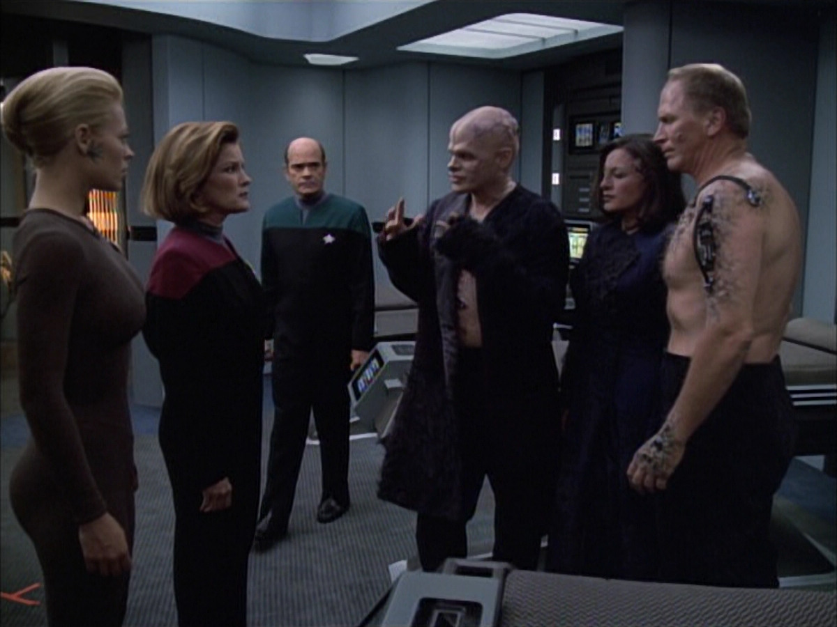 extant_StarTrek_VOY_6x02-SurvivalInstinct_01637.jpg