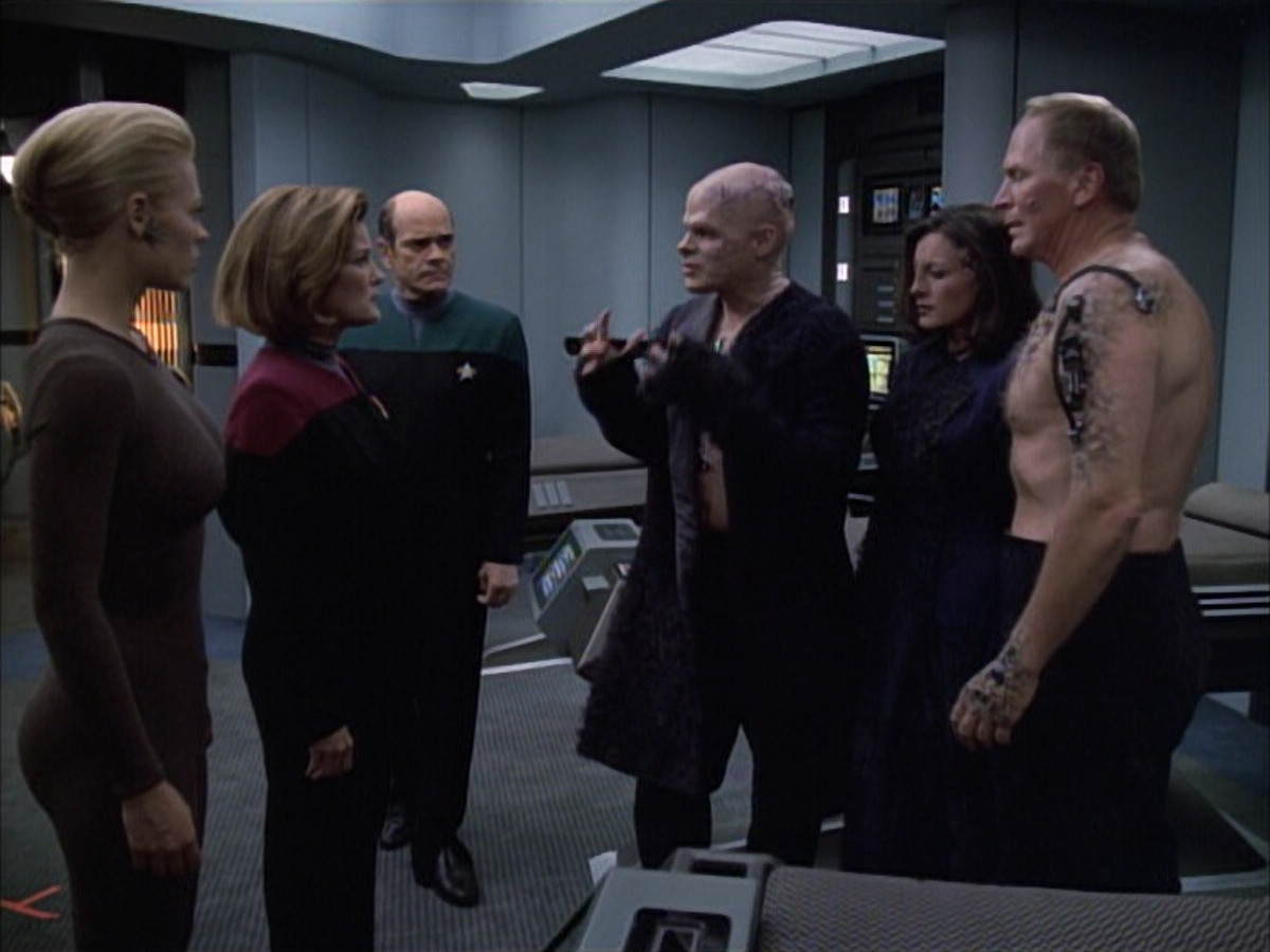 extant_StarTrek_VOY_6x02-SurvivalInstinct_01639.jpg