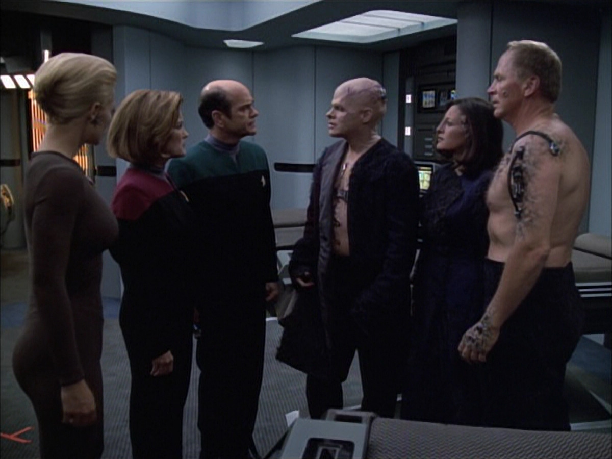 extant_StarTrek_VOY_6x02-SurvivalInstinct_01644.jpg
