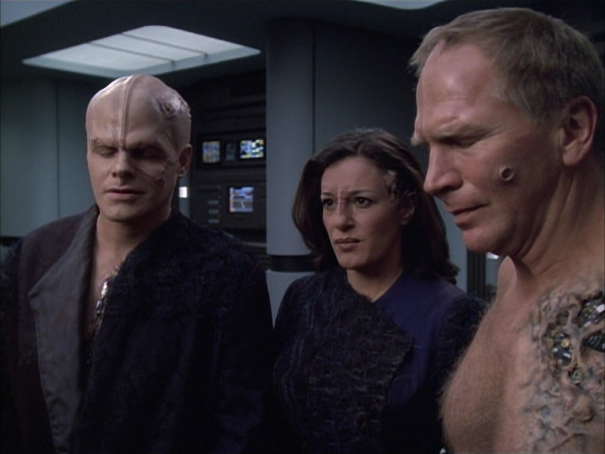 extant_StarTrek_VOY_6x02-SurvivalInstinct_01654.jpg