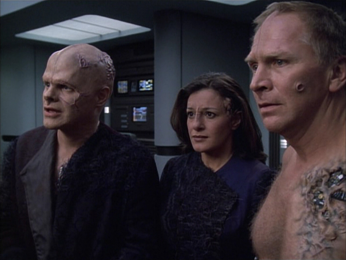 extant_StarTrek_VOY_6x02-SurvivalInstinct_01662.jpg