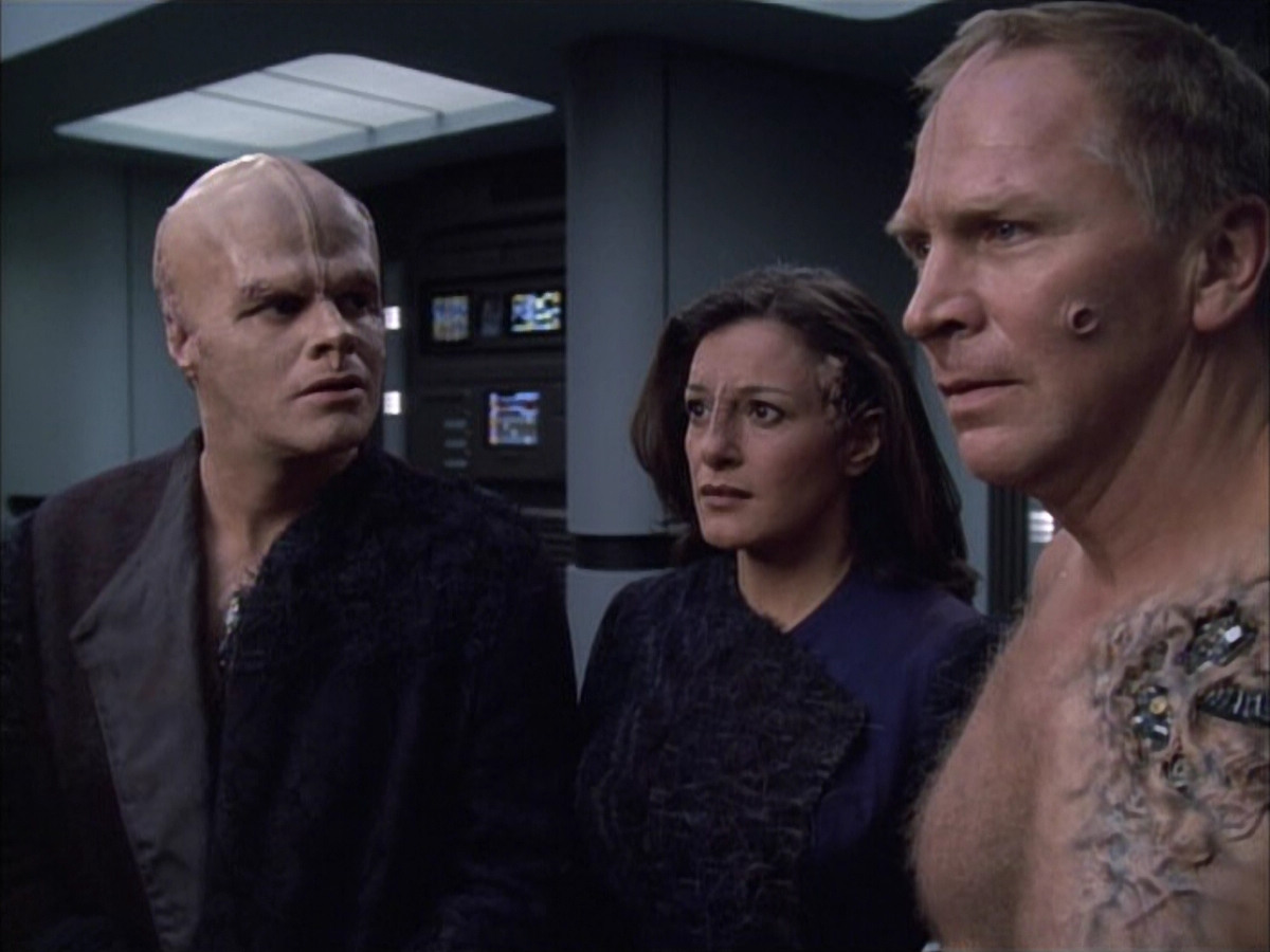 extant_StarTrek_VOY_6x02-SurvivalInstinct_01671.jpg