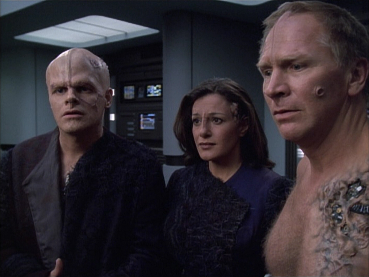 extant_StarTrek_VOY_6x02-SurvivalInstinct_01696.jpg