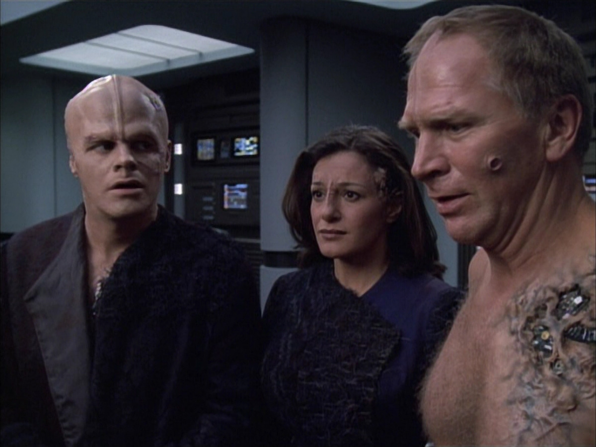 extant_StarTrek_VOY_6x02-SurvivalInstinct_01706.jpg