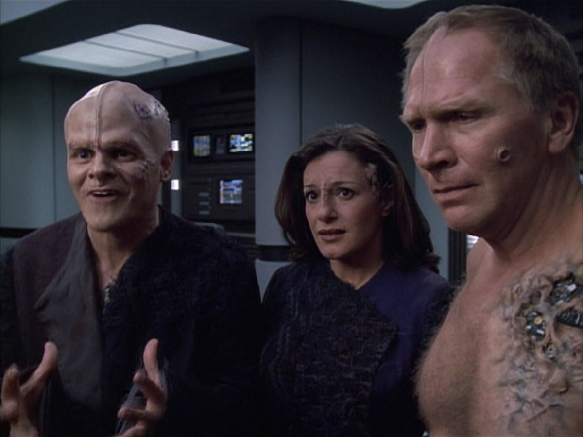 extant_StarTrek_VOY_6x02-SurvivalInstinct_01726.jpg