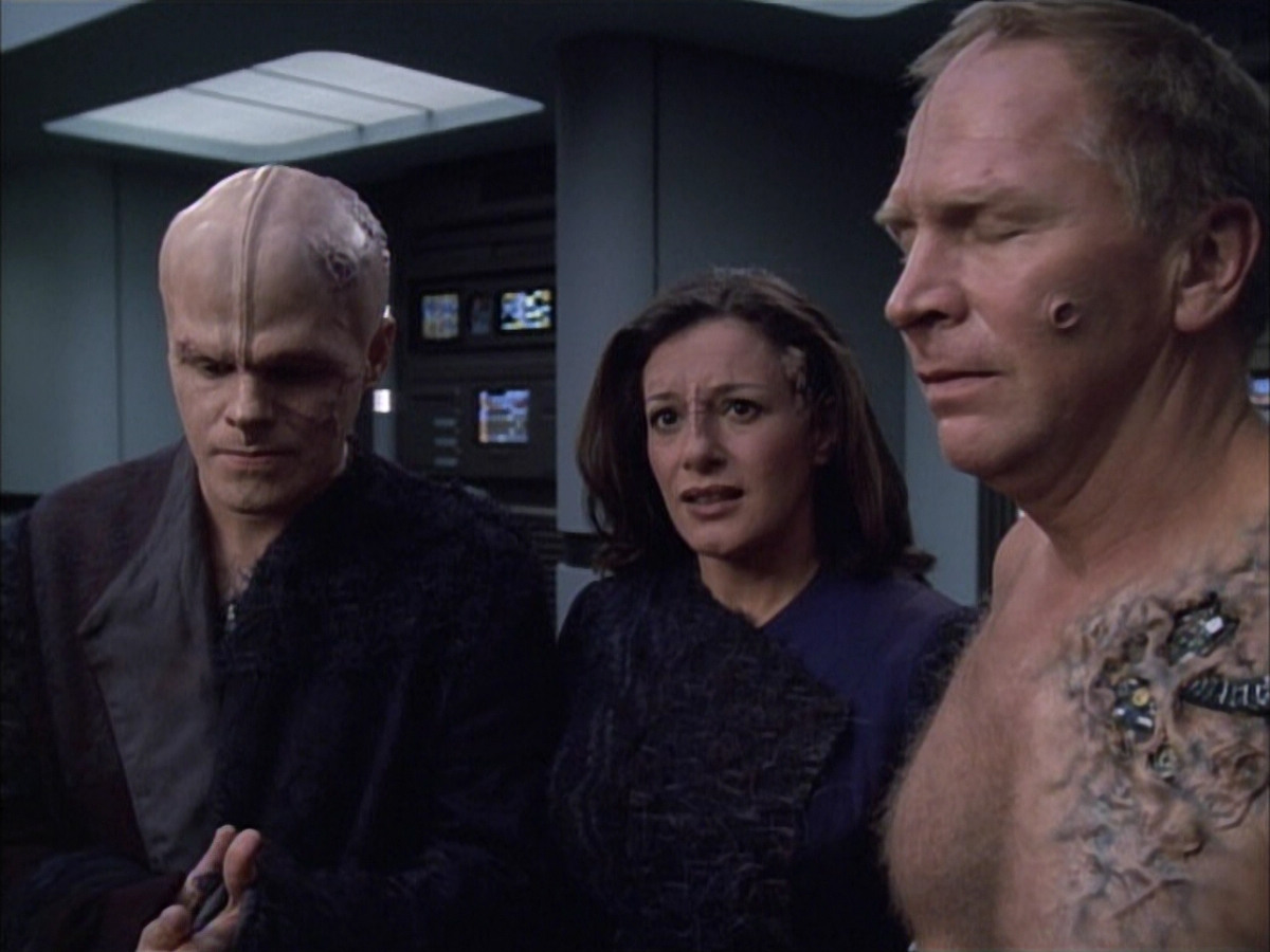 extant_StarTrek_VOY_6x02-SurvivalInstinct_01747.jpg