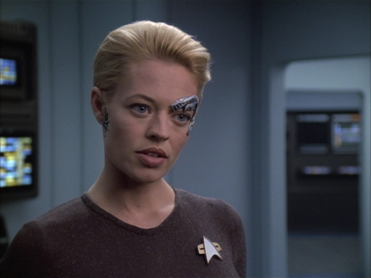 extant_StarTrek_VOY_6x02-SurvivalInstinct_01753.jpg