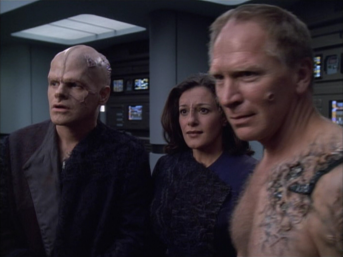 extant_StarTrek_VOY_6x02-SurvivalInstinct_01768.jpg