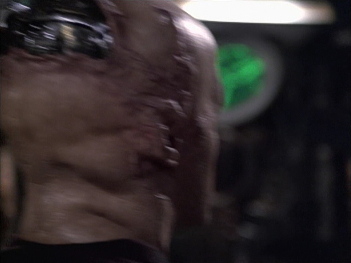 extant_StarTrek_VOY_6x02-SurvivalInstinct_01780.jpg