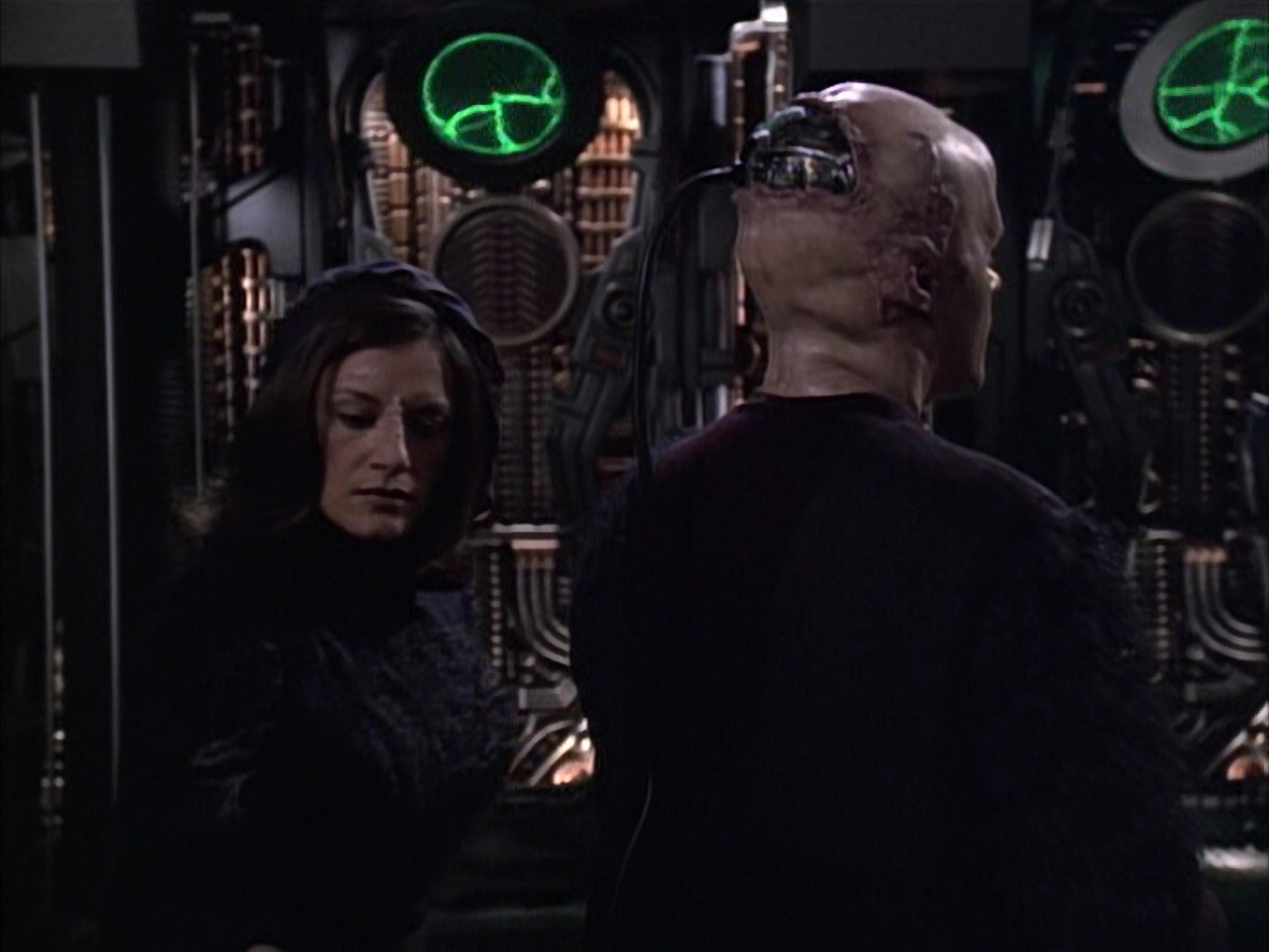 extant_StarTrek_VOY_6x02-SurvivalInstinct_01786.jpg