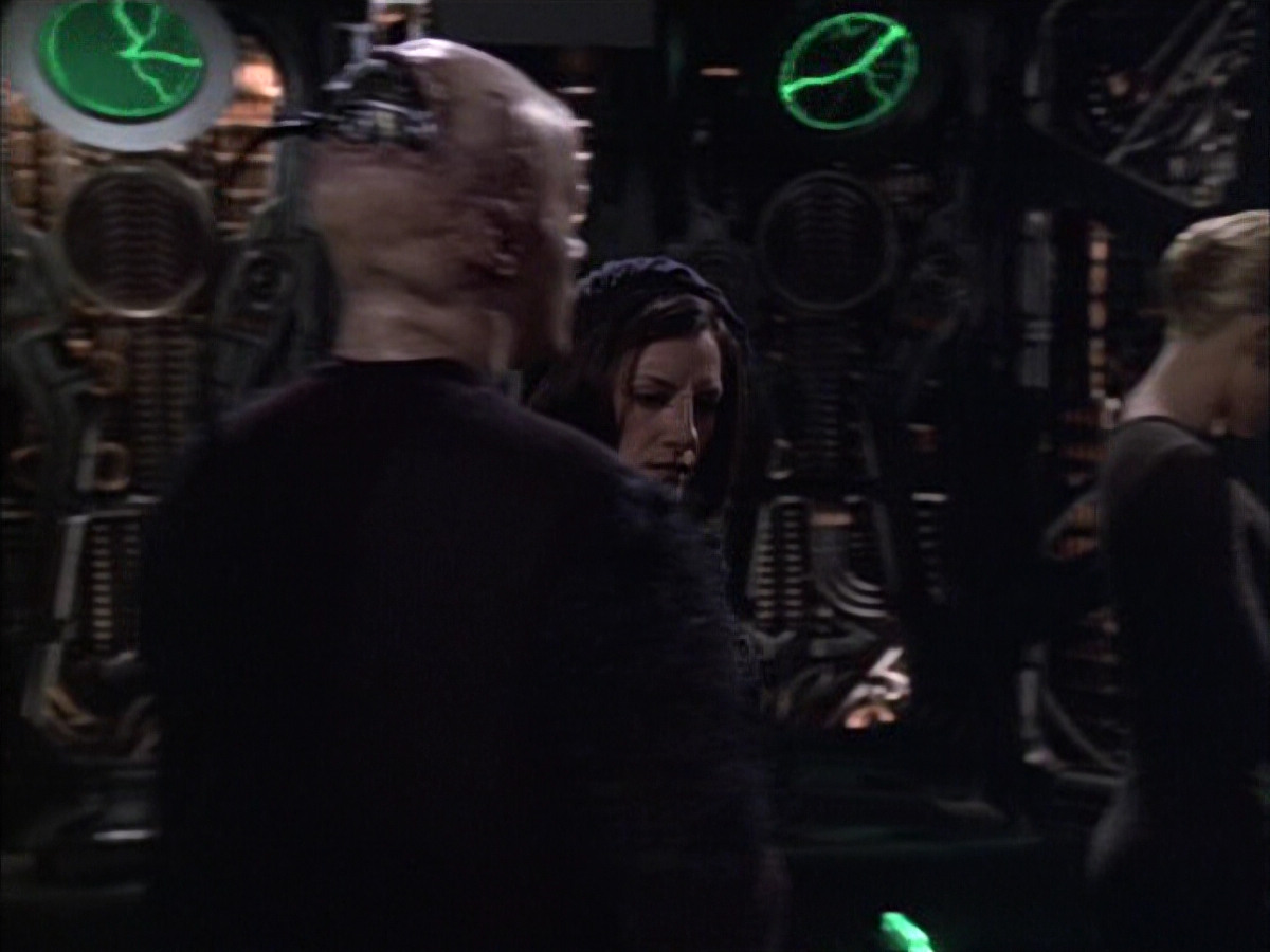 extant_StarTrek_VOY_6x02-SurvivalInstinct_01788.jpg
