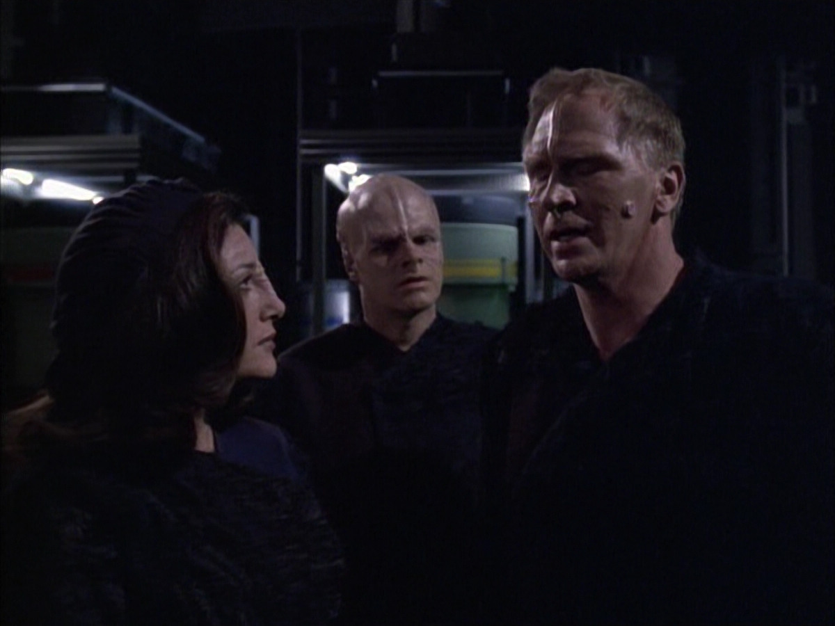 extant_StarTrek_VOY_6x02-SurvivalInstinct_01887.jpg