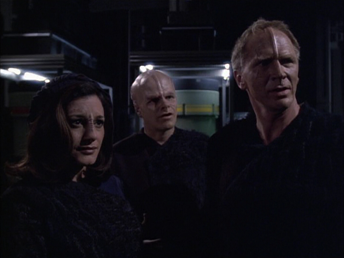 extant_StarTrek_VOY_6x02-SurvivalInstinct_01905.jpg