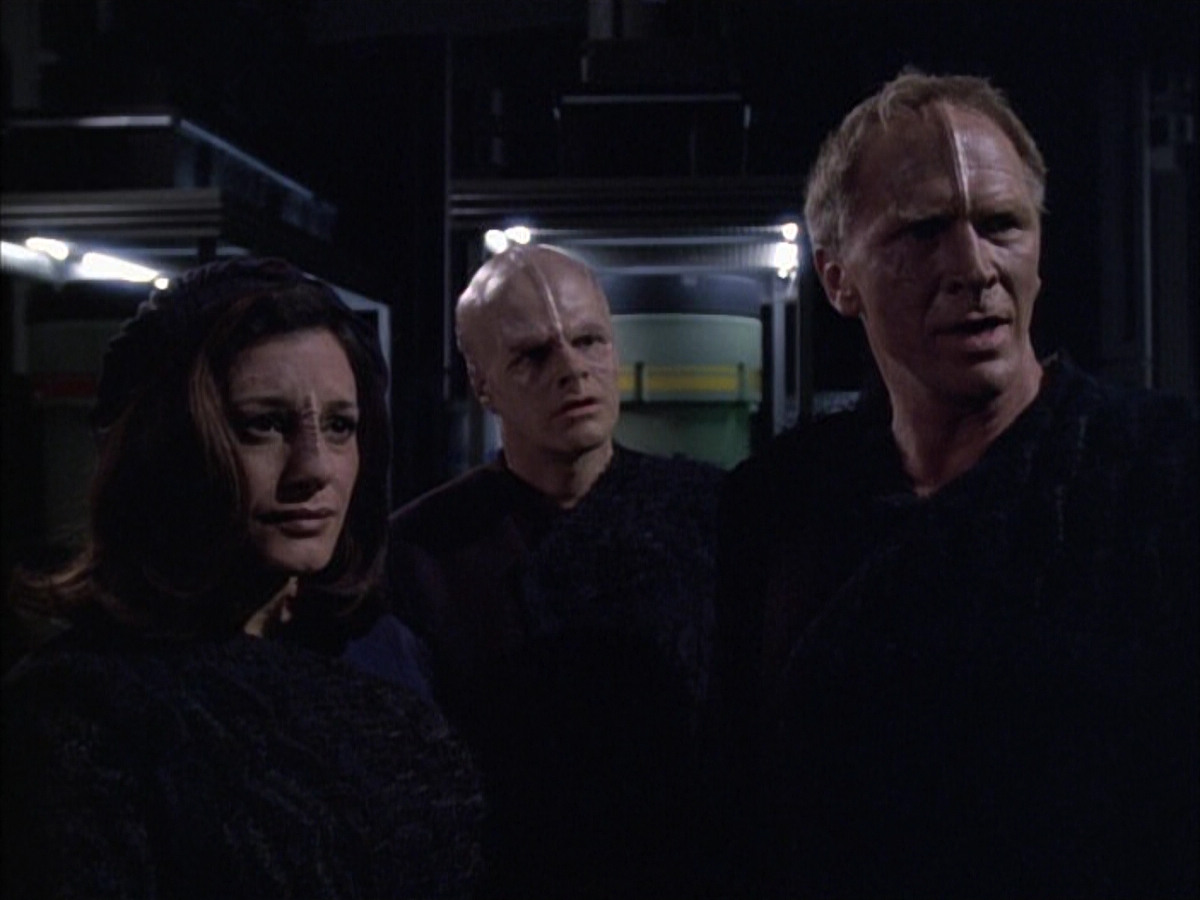 extant_StarTrek_VOY_6x02-SurvivalInstinct_01912.jpg