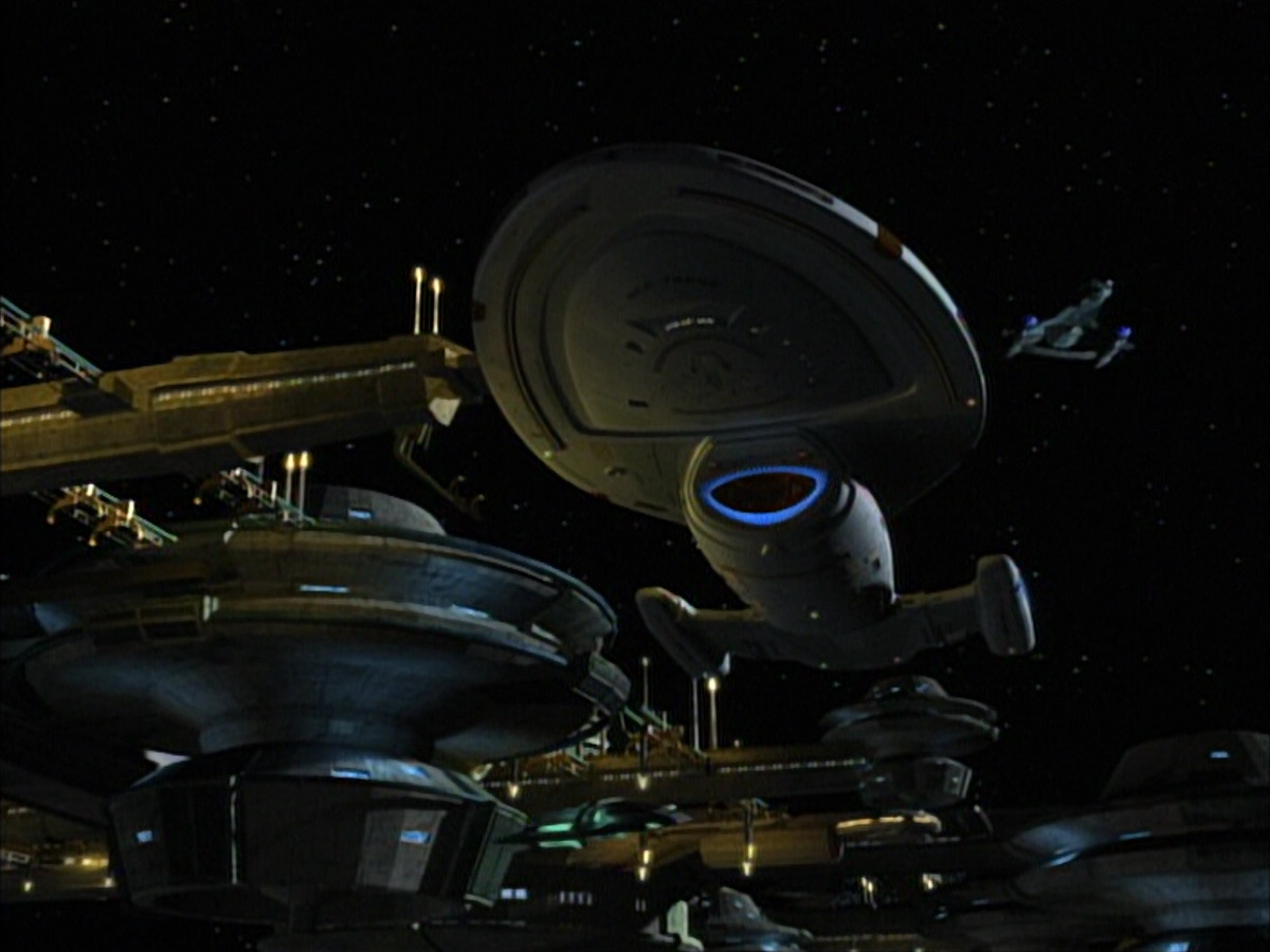 extant_StarTrek_VOY_6x02-SurvivalInstinct_01933.jpg
