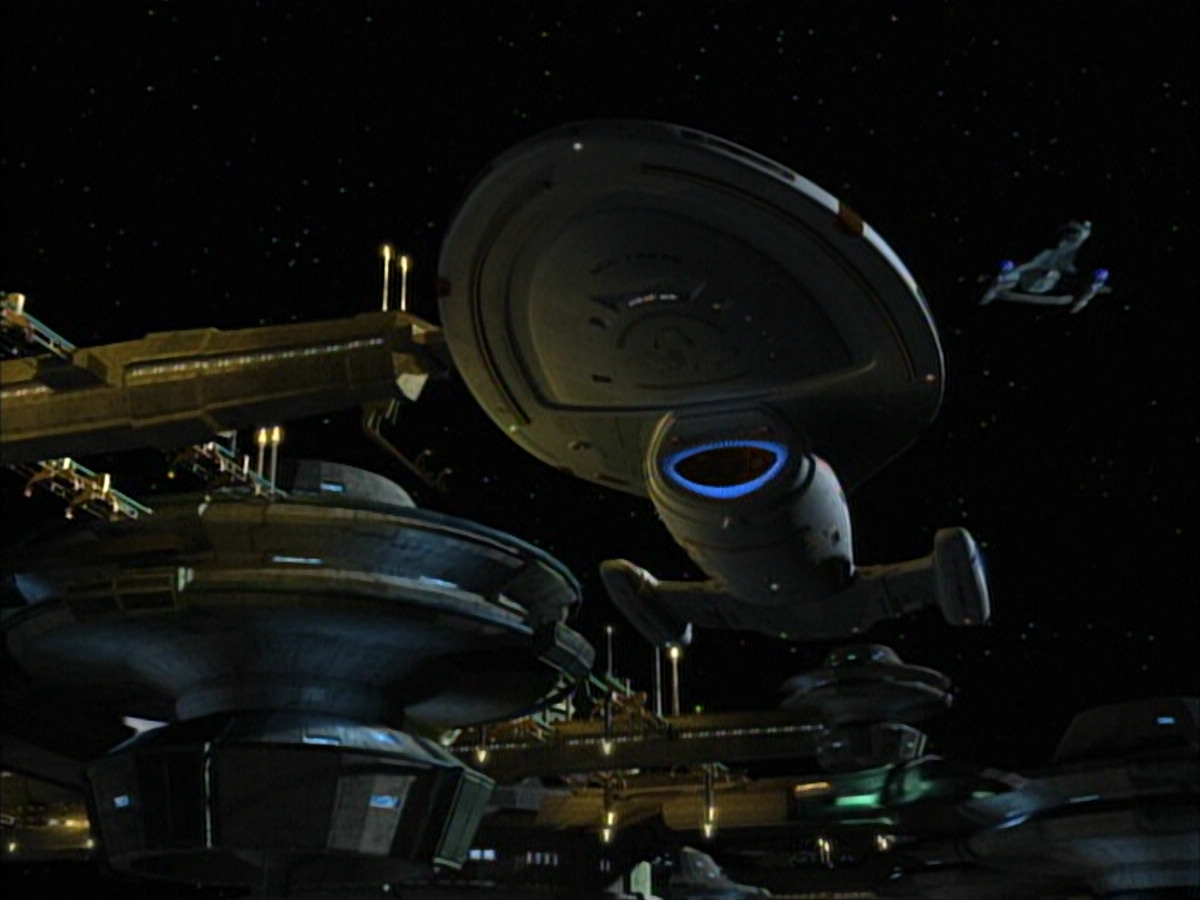 extant_StarTrek_VOY_6x02-SurvivalInstinct_01935.jpg