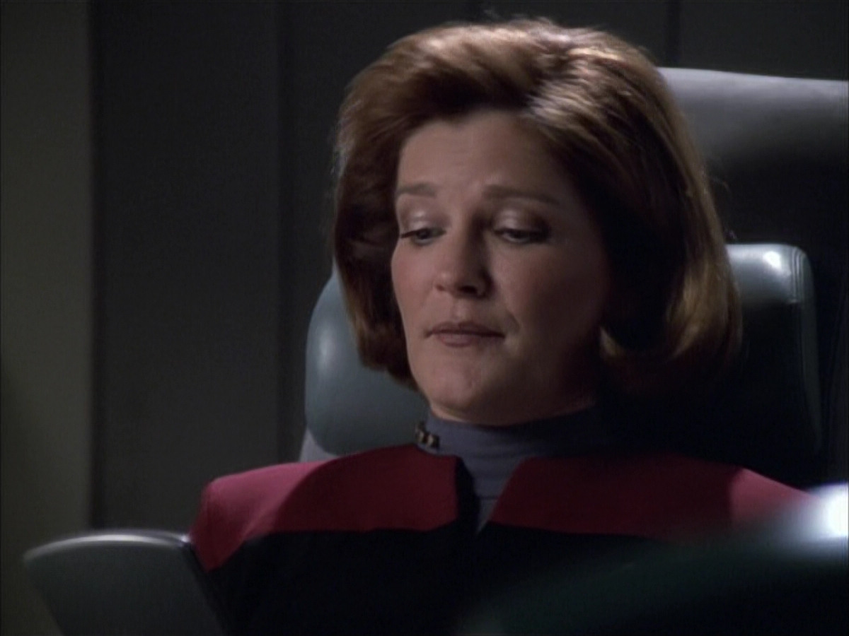 extant_StarTrek_VOY_6x02-SurvivalInstinct_02030.jpg