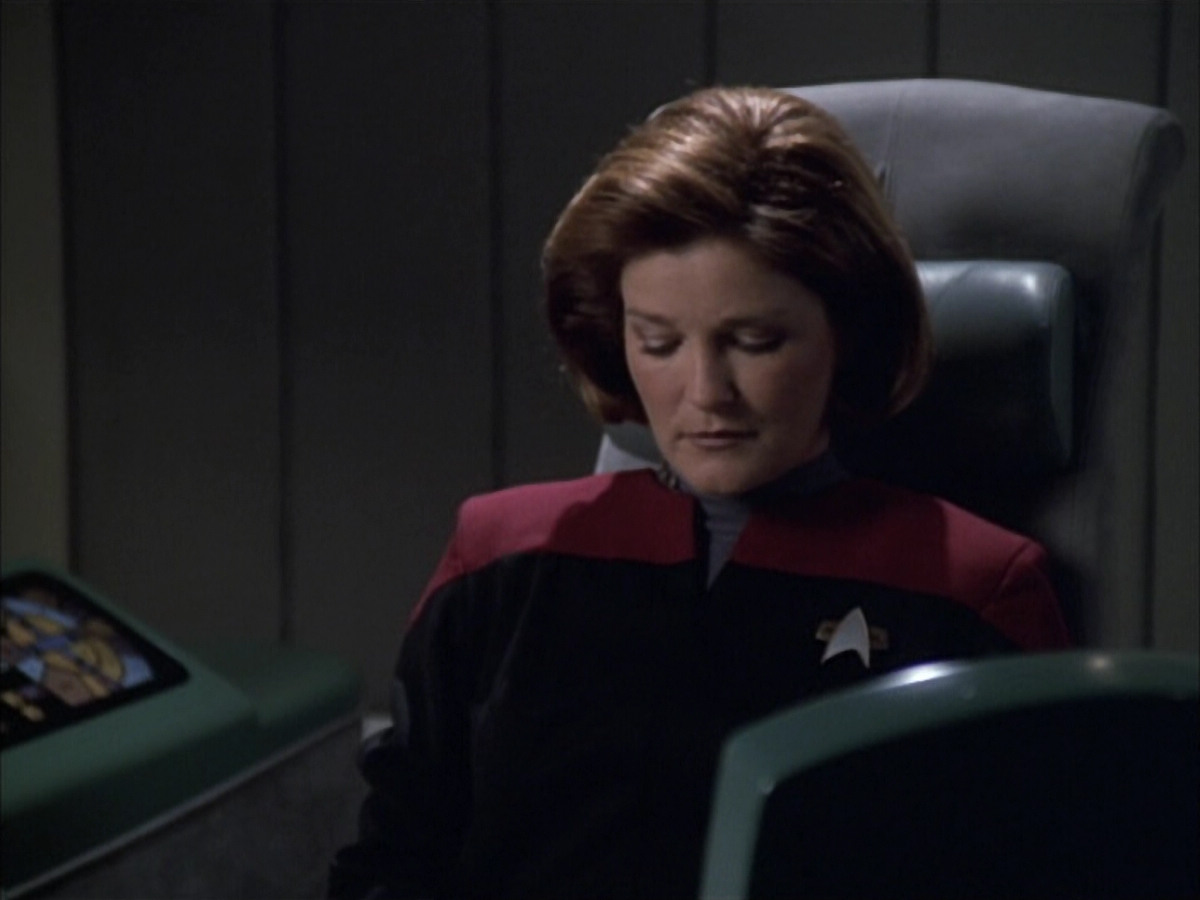 extant_StarTrek_VOY_6x02-SurvivalInstinct_02071.jpg