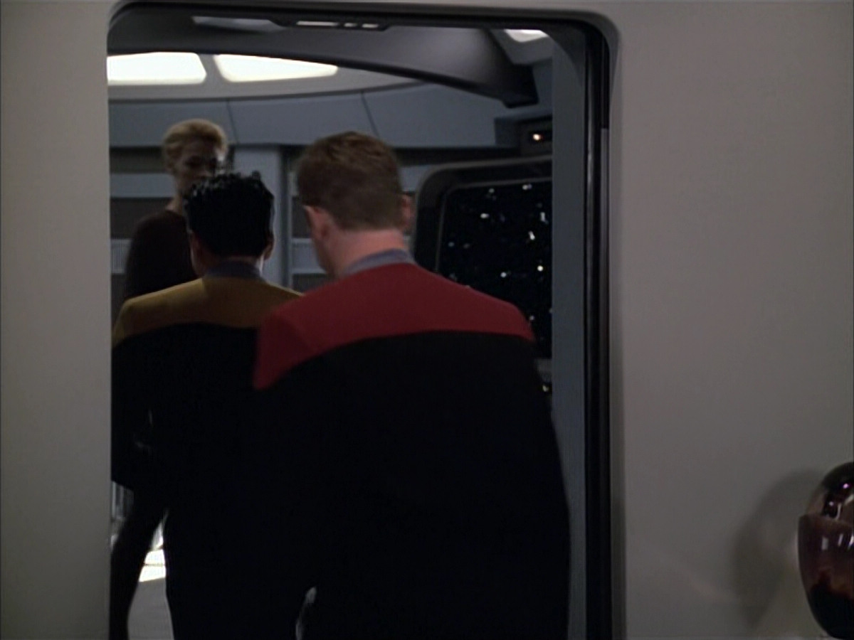 extant_StarTrek_VOY_6x02-SurvivalInstinct_02088.jpg