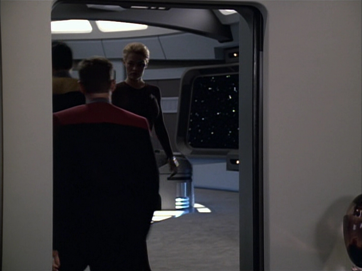 extant_StarTrek_VOY_6x02-SurvivalInstinct_02089.jpg
