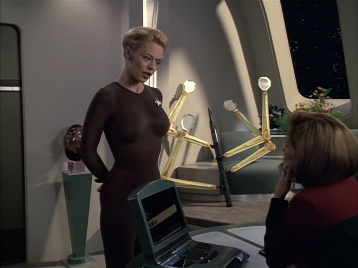 extant_StarTrek_VOY_6x02-SurvivalInstinct_02097.jpg