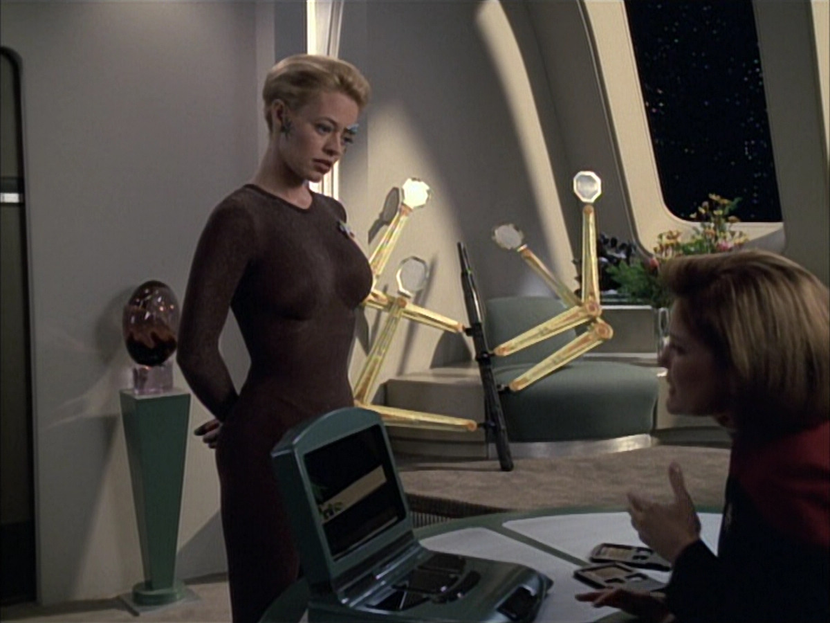 extant_StarTrek_VOY_6x02-SurvivalInstinct_02104.jpg