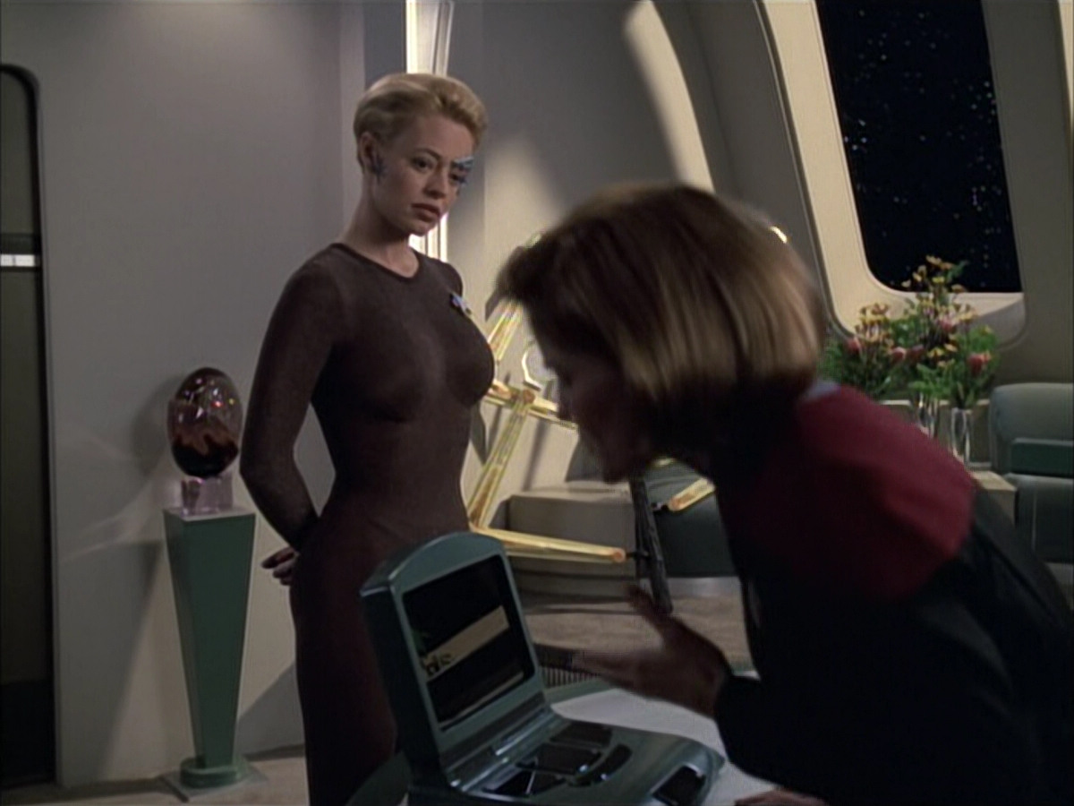 extant_StarTrek_VOY_6x02-SurvivalInstinct_02106.jpg