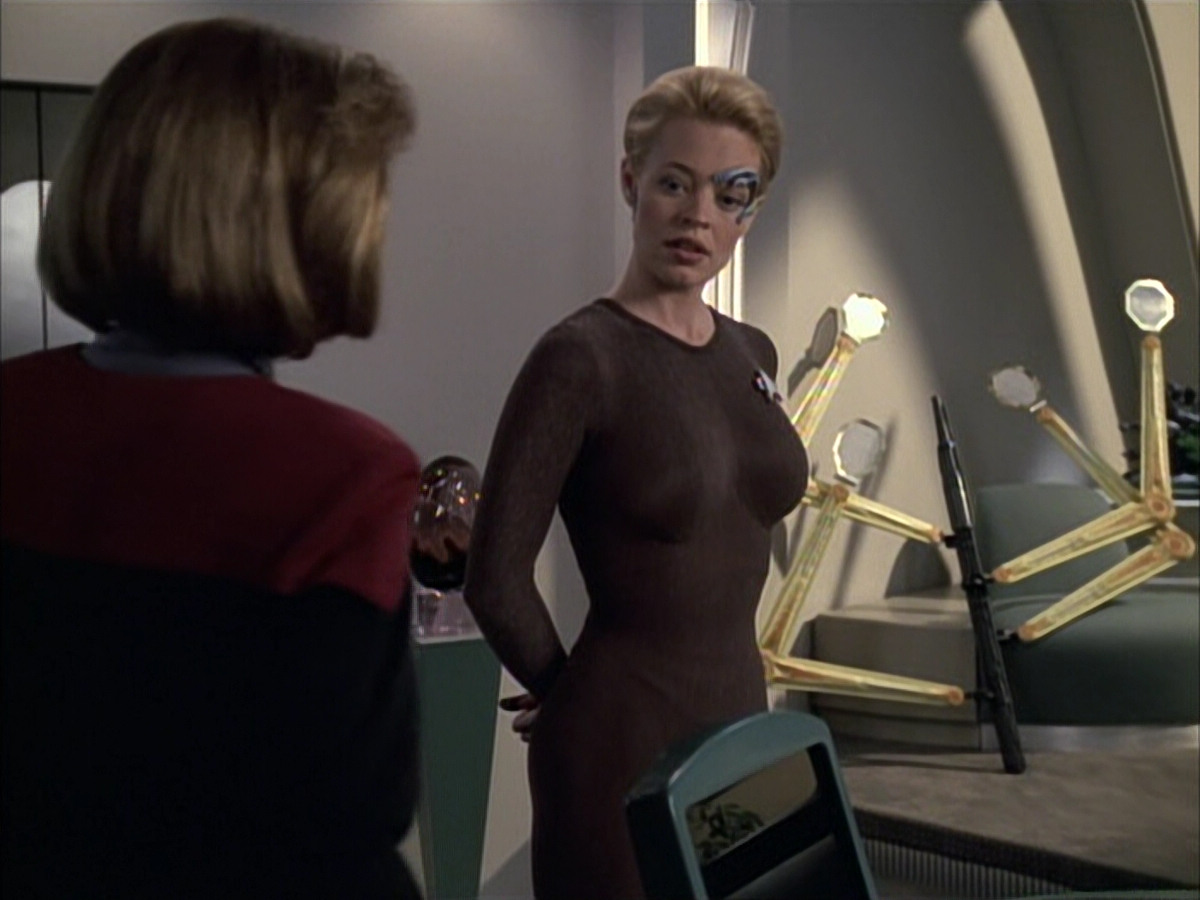 extant_StarTrek_VOY_6x02-SurvivalInstinct_02110.jpg