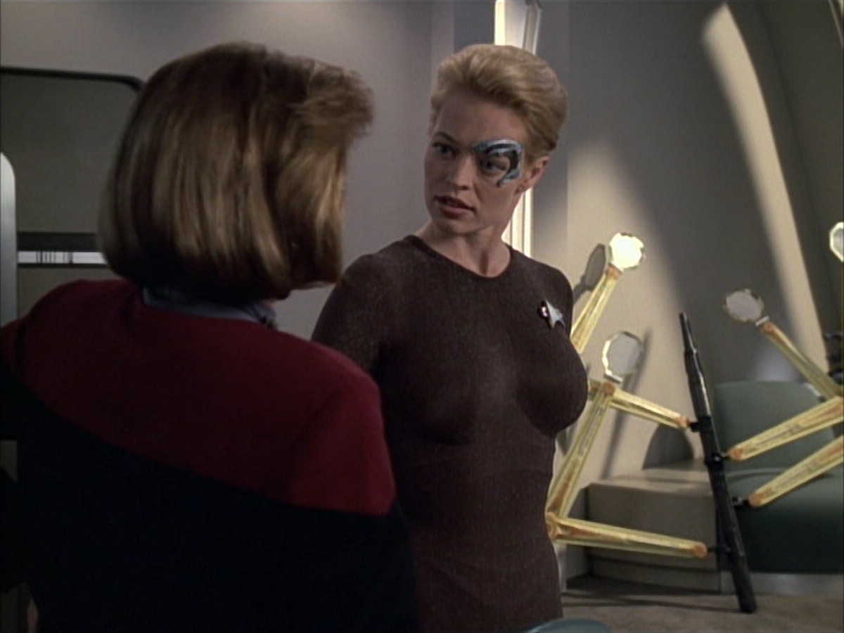 extant_StarTrek_VOY_6x02-SurvivalInstinct_02121.jpg