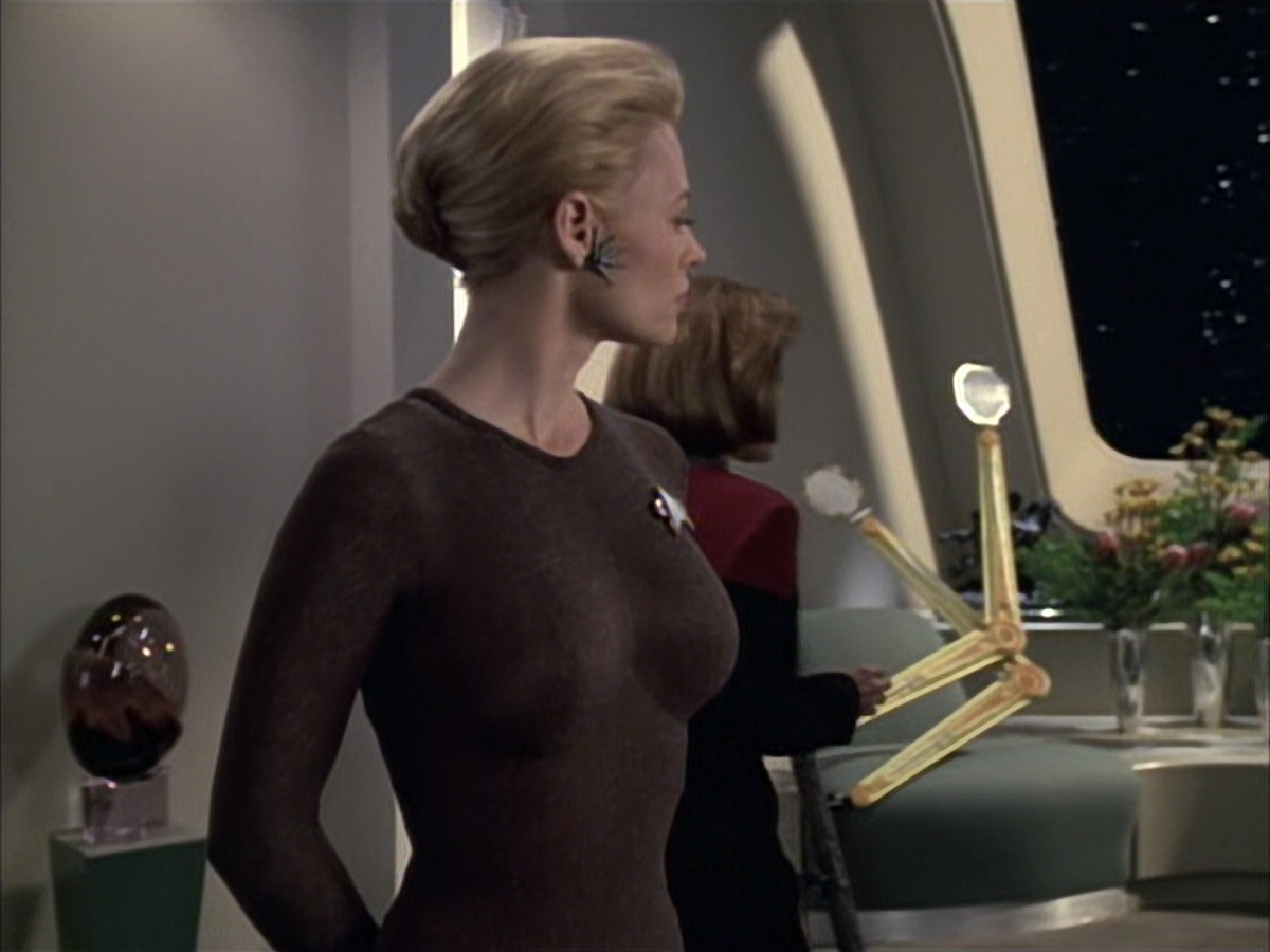 extant_StarTrek_VOY_6x02-SurvivalInstinct_02127.jpg