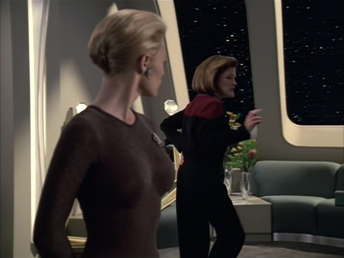 extant_StarTrek_VOY_6x02-SurvivalInstinct_02129.jpg