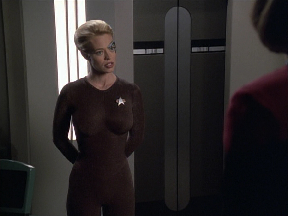 extant_StarTrek_VOY_6x02-SurvivalInstinct_02174.jpg