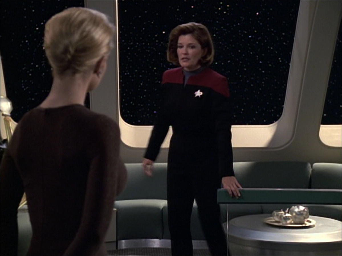 extant_StarTrek_VOY_6x02-SurvivalInstinct_02184.jpg