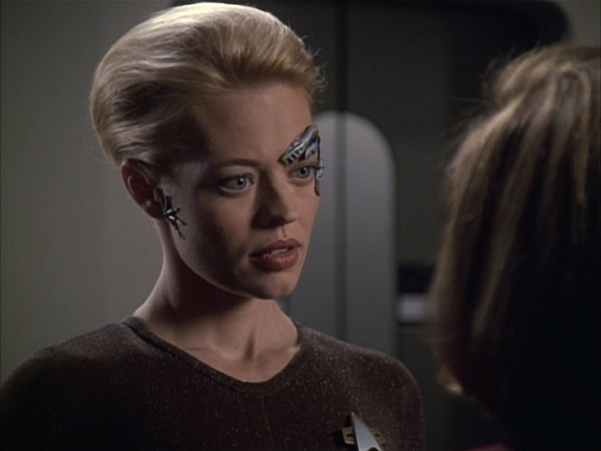 extant_StarTrek_VOY_6x02-SurvivalInstinct_02232.jpg