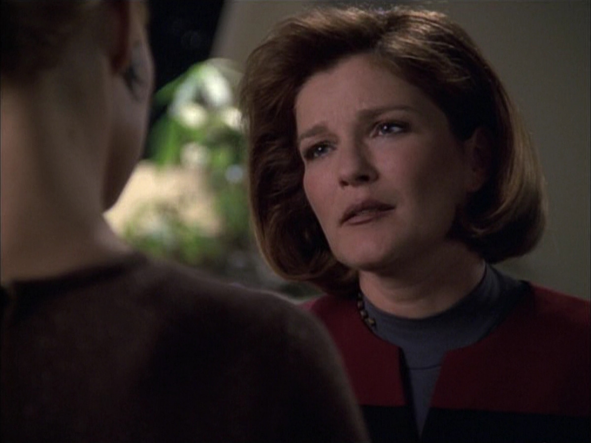 extant_StarTrek_VOY_6x02-SurvivalInstinct_02237.jpg