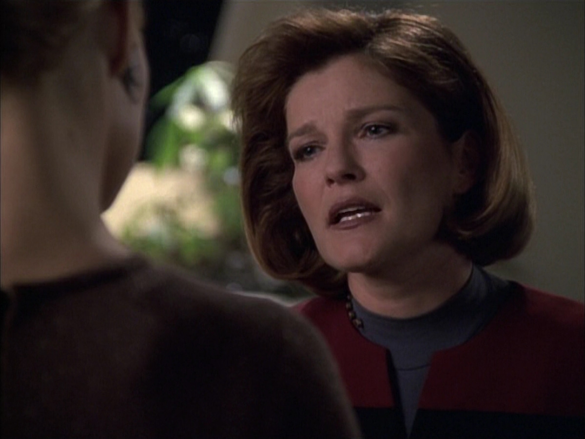 extant_StarTrek_VOY_6x02-SurvivalInstinct_02242.jpg
